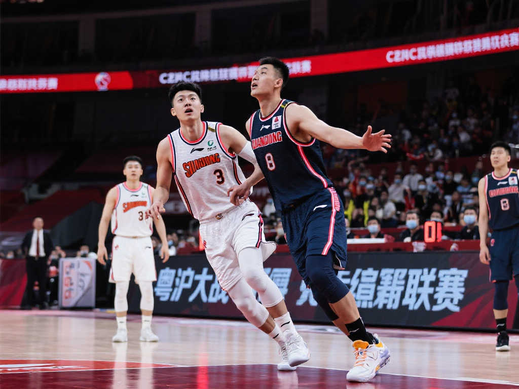 CBA季后赛首轮焦点:广东对阵上海掀起激烈较量 CBA季后赛首轮焦点:广东对阵上海掀起激烈较量